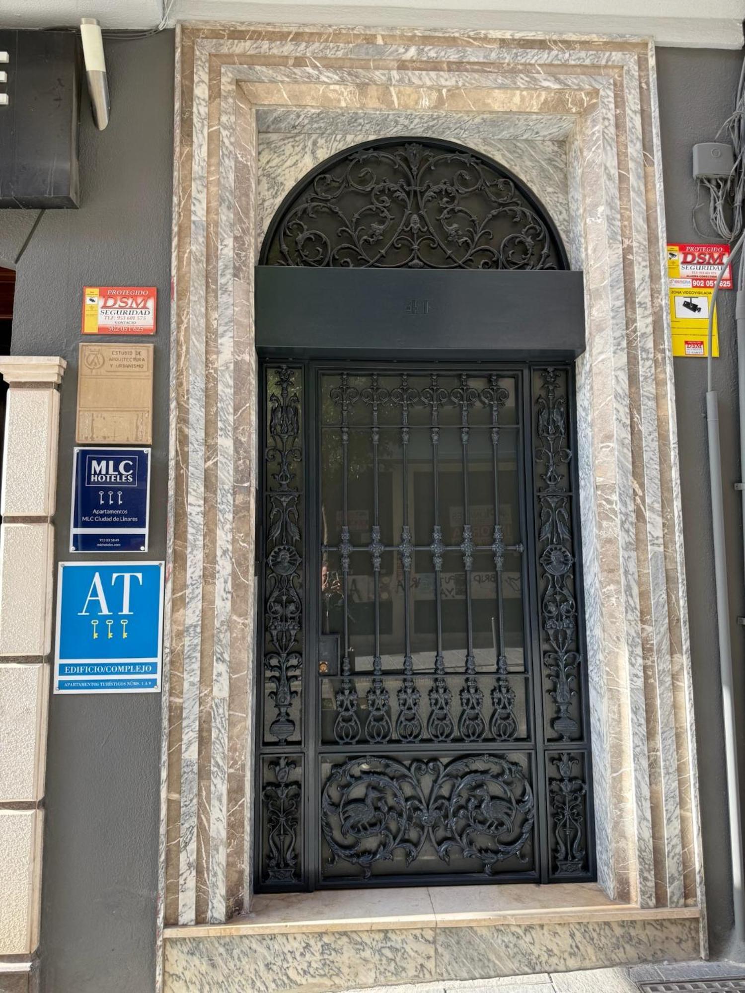 Apartamentos Mlc Ciudad De Linares Линарес Экстерьер фото